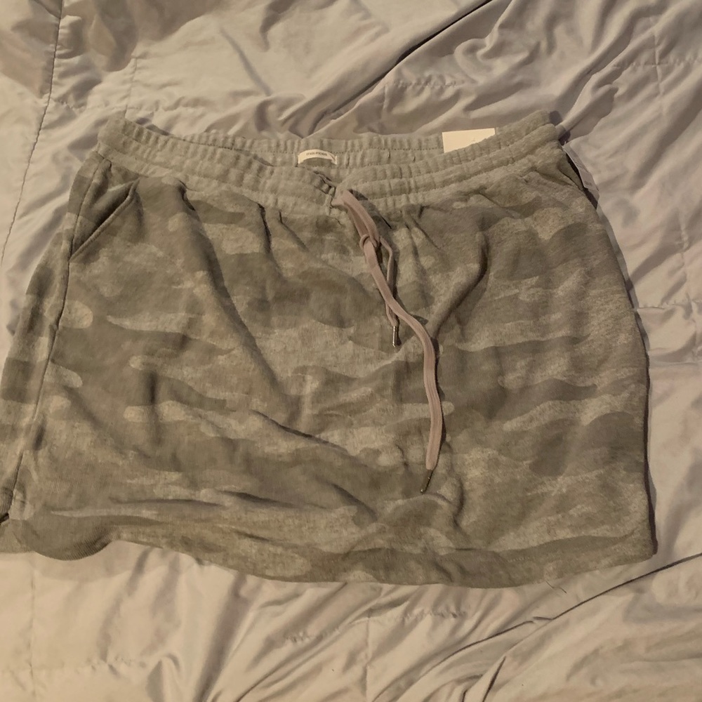 NWT XXL gray camo skirt from Maurices.